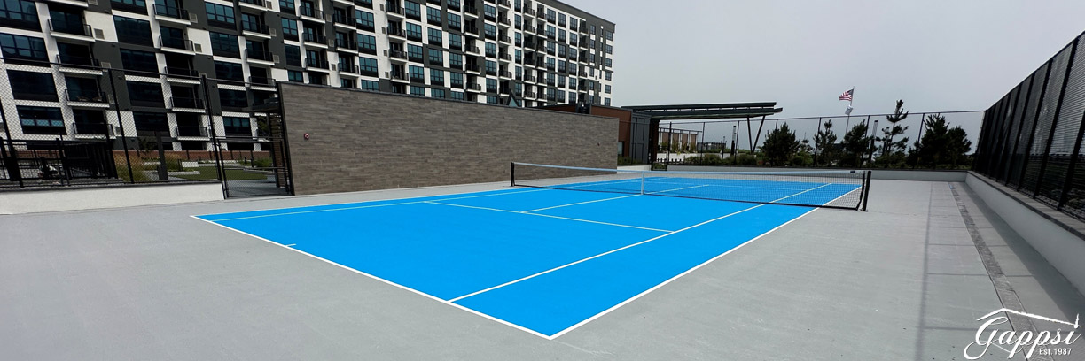 laykold-tennis-court-at-breeze-oceanfront-rental-living-in-long-beach-3