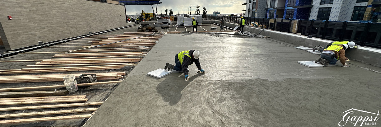 laykold-tennis-court-at-breeze-oceanfront-rental-living-in-long-beach-4