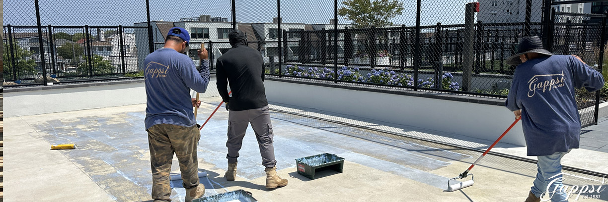 laykold-tennis-court-at-breeze-oceanfront-rental-living-in-long-beach-6