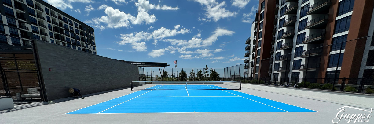 laykold-tennis-court-at-breeze-oceanfront-rental-living-in-long-beach-ny2