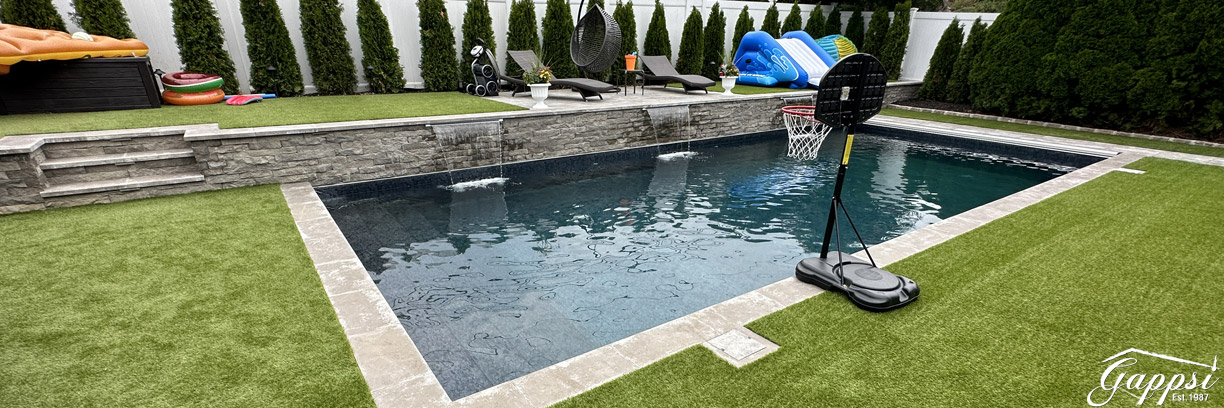 maintenance-free-backyard-with-synthetic-grass-and-vinyl-pool1
