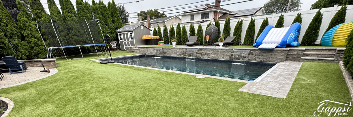 maintenance-free-backyard-with-synthetic-grass-and-vinyl-pool3