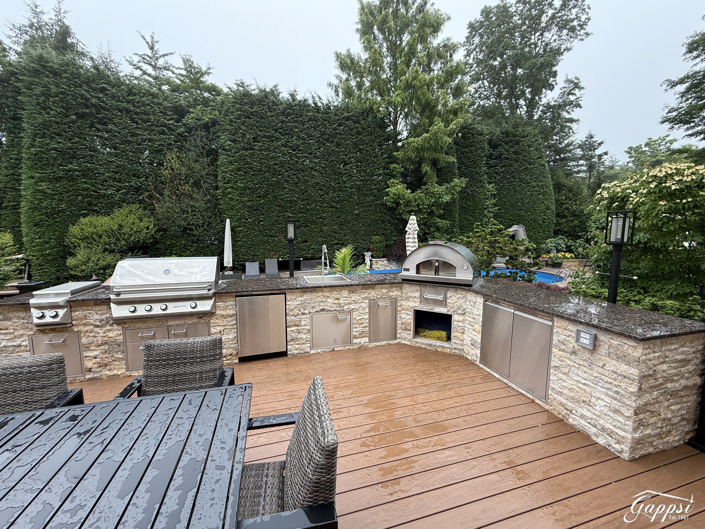 outdoor-kitchen-built-on-a-timbertech-deck-in-dix-hills