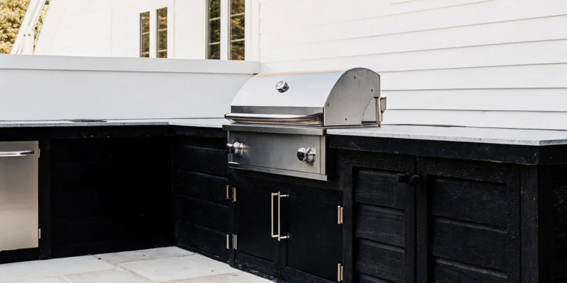 Modern outdoor kitchen with a built-in grill in Long Island, a project requiring a permit.